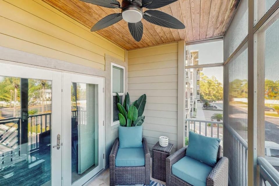 Cozy coastal condo with shared pool beach access and Wifi House in South Walton County
