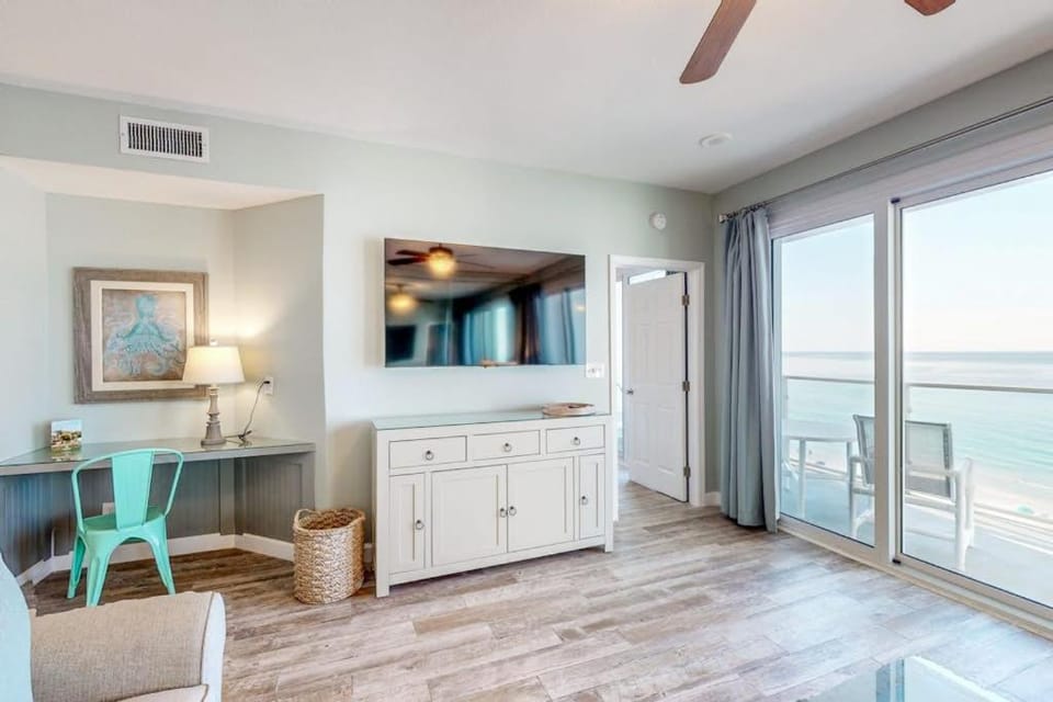 Sterling Sands Gulf-Front Condo Pool & Beach House in Destin