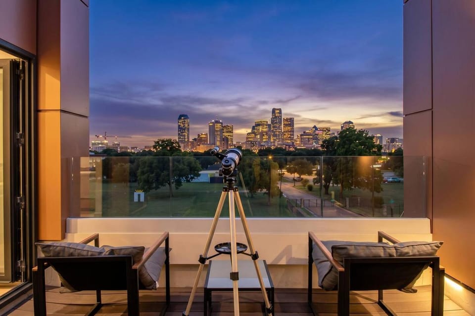 Night, View (from property/room), Balcony/Terrace, City view
