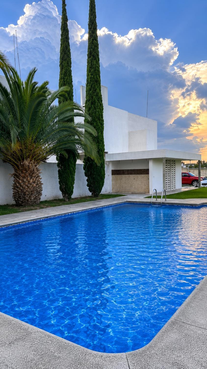 Swimming pool