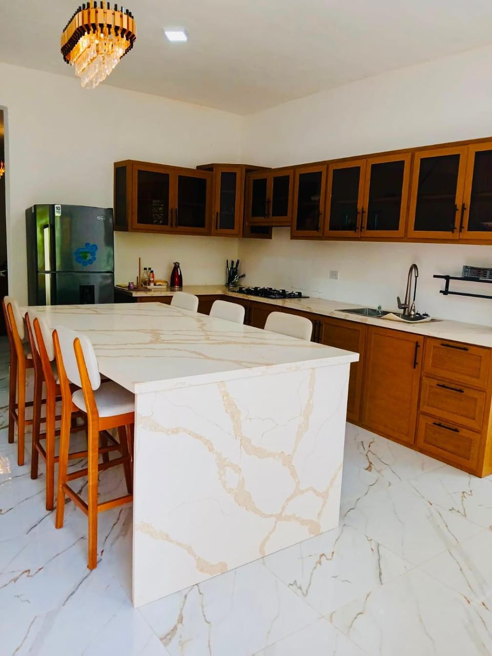 Kitchen or kitchenette, Dining area