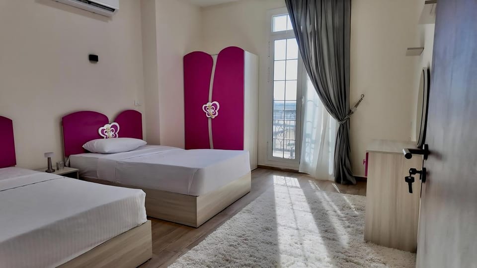 Bed, Photo of the whole room, Bedroom, wardrobe, air conditioner