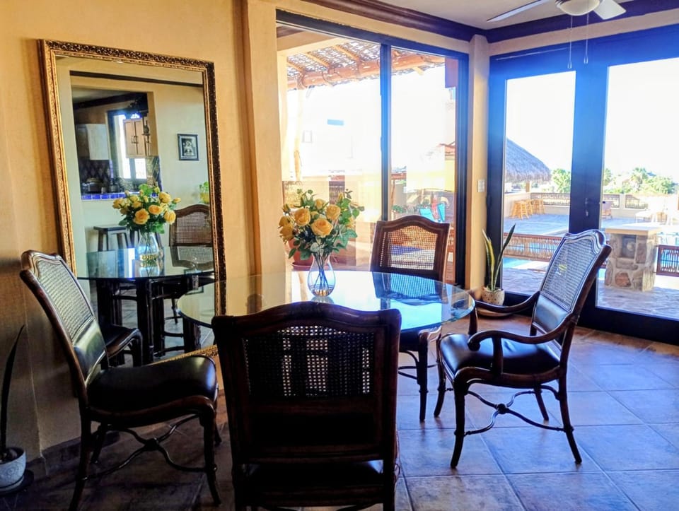 View (from property/room), Balcony/Terrace, Dining area