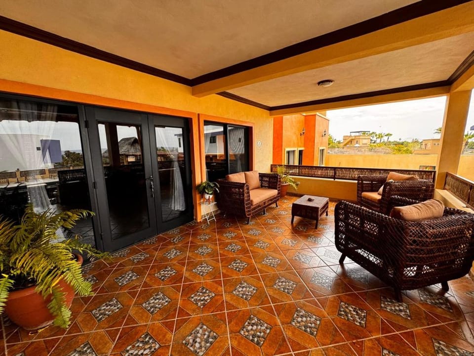 View (from property/room), Balcony/Terrace, Living room