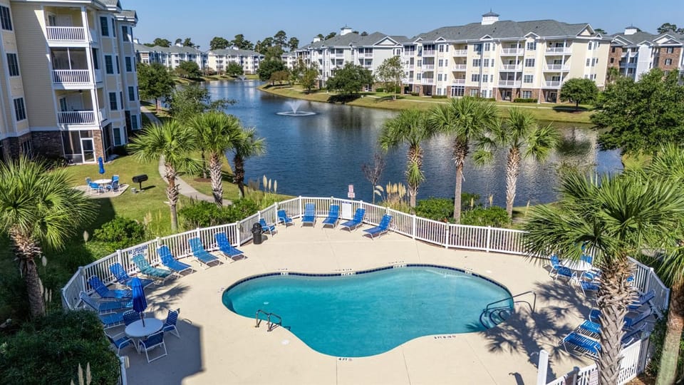 Renovated 3BR Lakeside Pool Pet-Friendly Apartment in Myrtle Beach