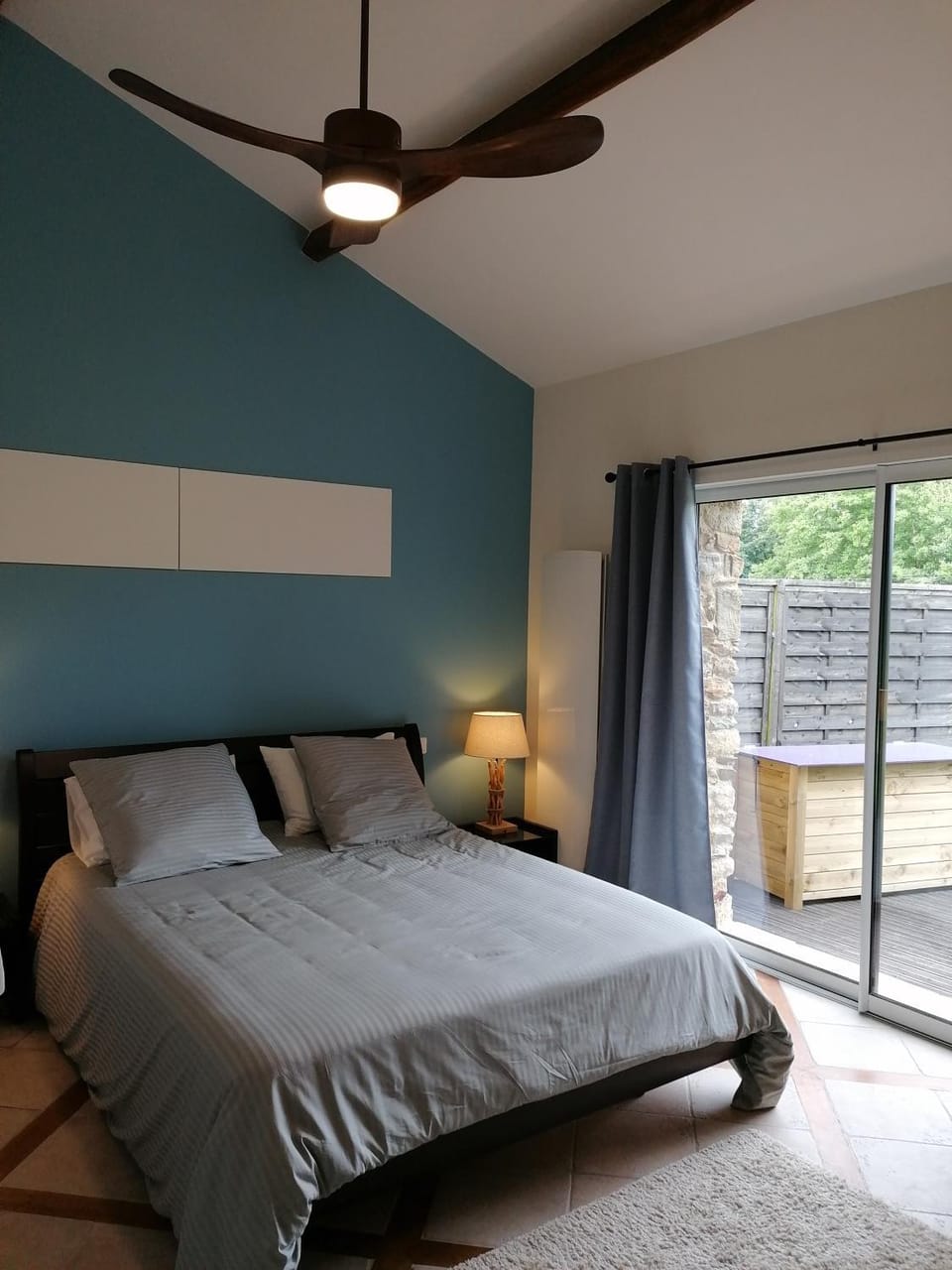 Bed, Photo of the whole room
