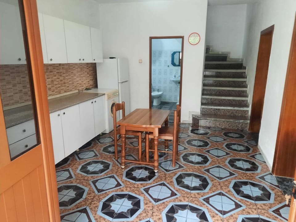 Kitchen or kitchenette, Living room, Seating area, Dining area, oven, stove