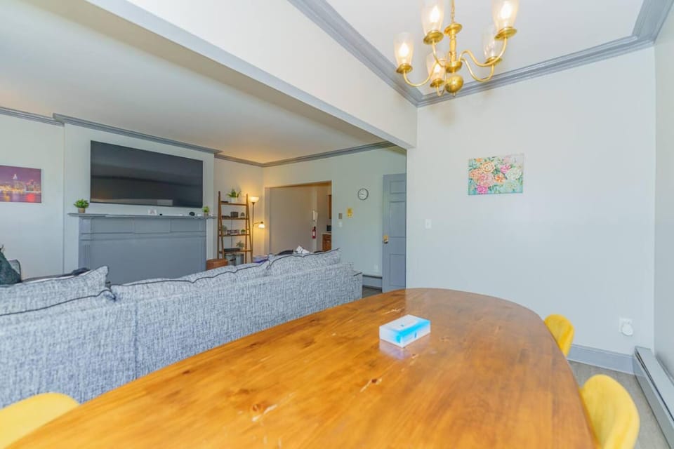 Massive 4BD/3BA 2-Fl Townhouse Apt Downtown Albany Apartment in Albany
