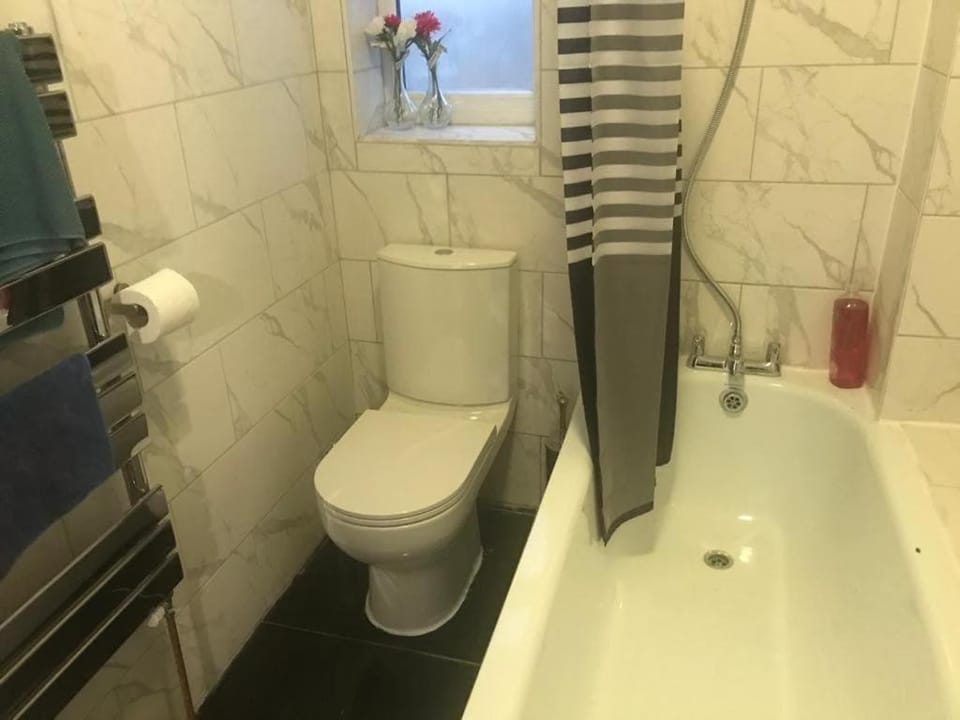 The Dartford 5 Bedrooms & 2 Bathrooms Beautiful House House in Dartford