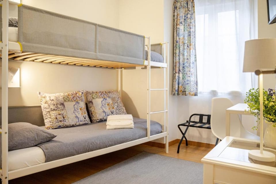 Bed, Bedroom, bunk bed