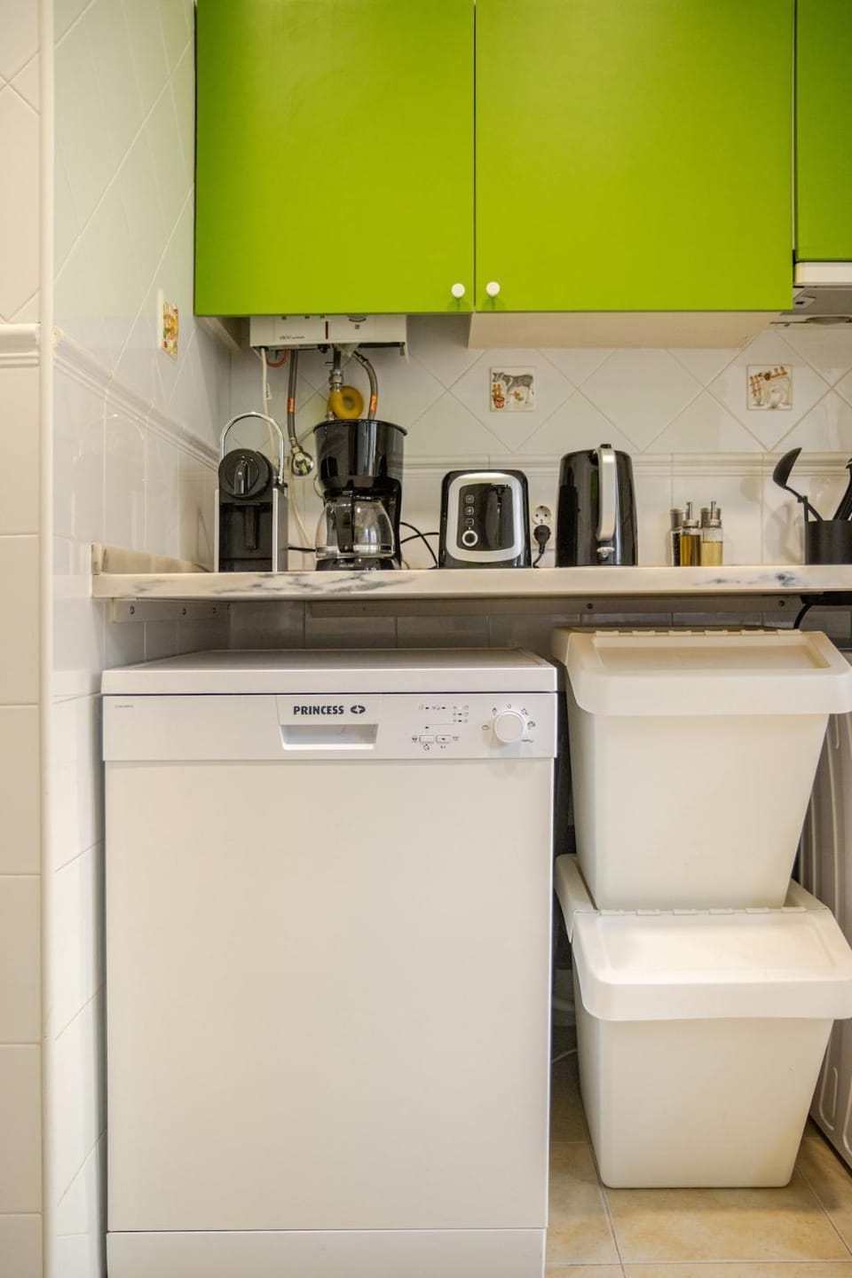 Coffee/tea facilities, dishwasher, toaster, kitchen
