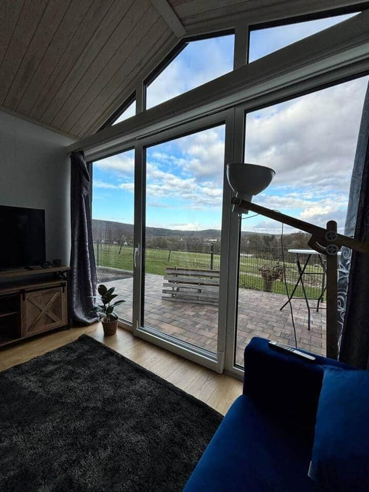 View (from property/room), Balcony/Terrace, Living room