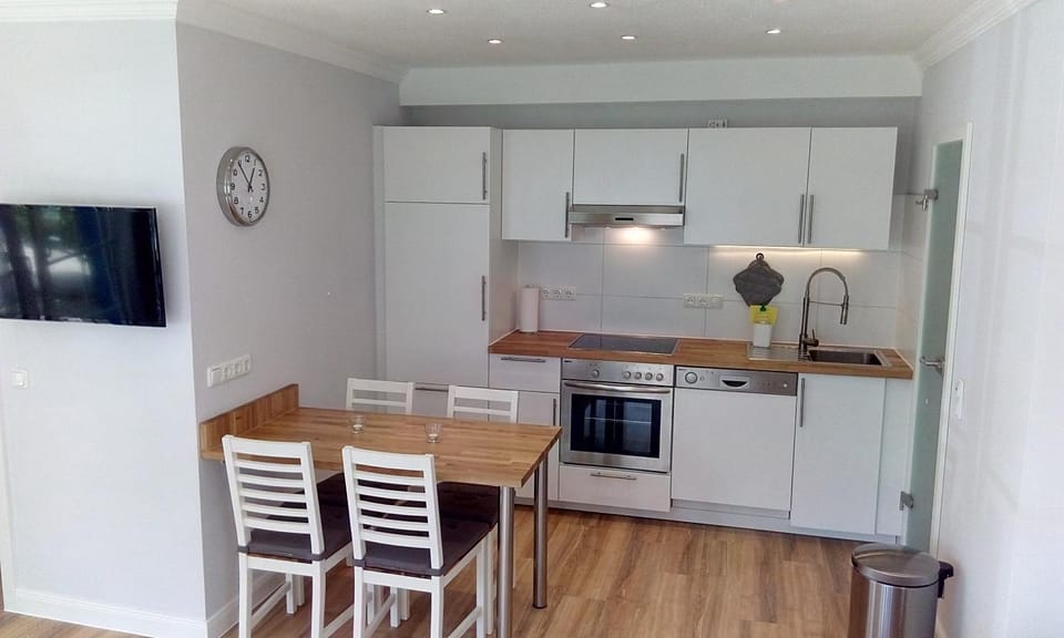 Dining area, kitchen
