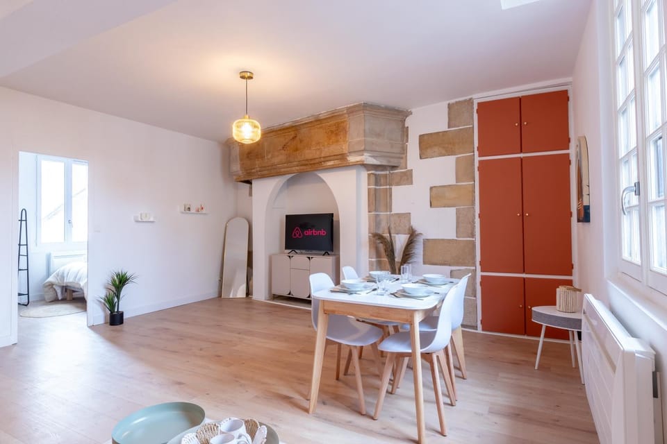 Cozy apartment in old Town Montluçon, market & restaurants Apartment in Montluçon