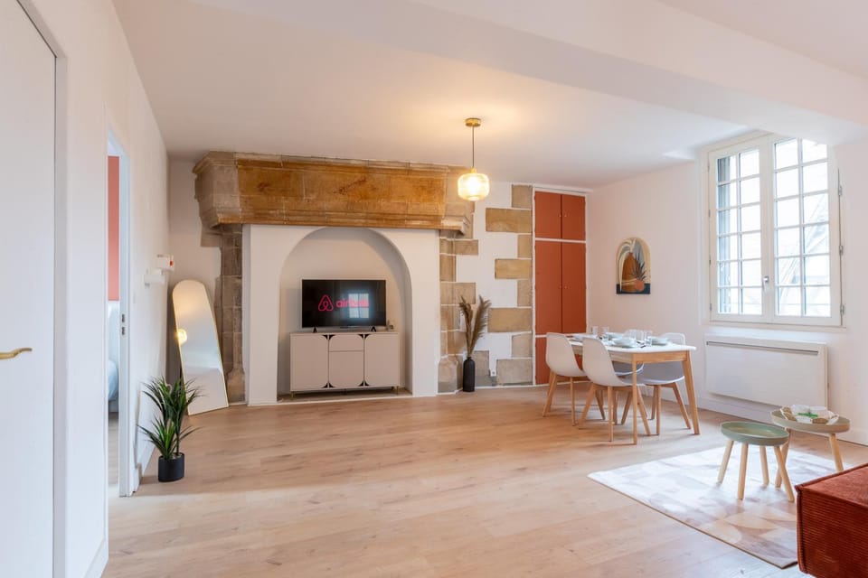 Cozy apartment in old Town Montluçon, market & restaurants Apartment in Montluçon