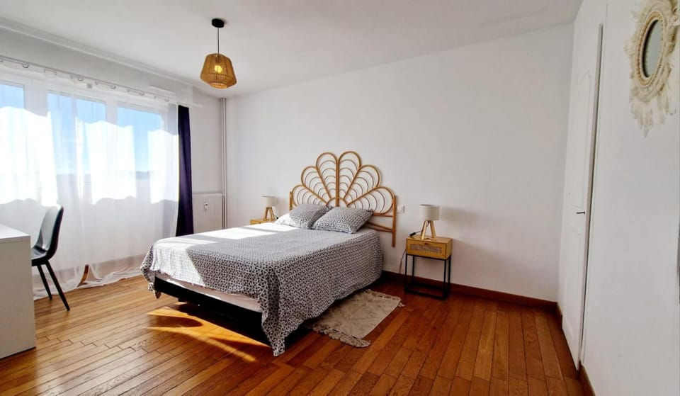 Elégant appartement pour 8 personnes centre NIMES Apartment in Nimes