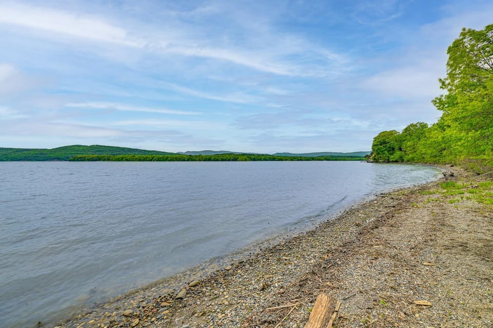Couple’s Retreat w/ Water Access to Lake Champlain House in Addison County