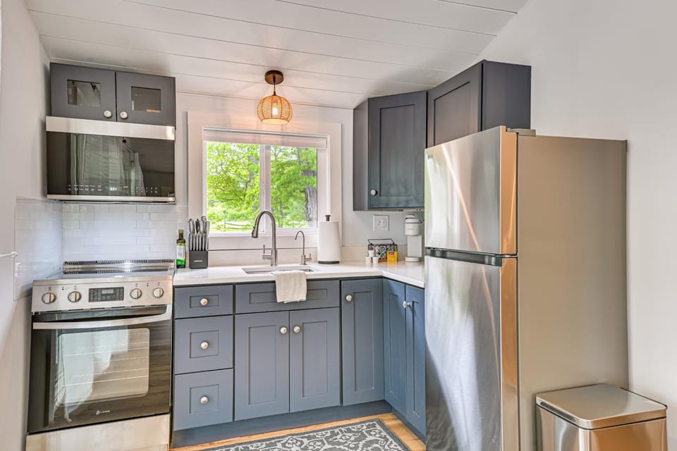 Couple’s Retreat w/ Water Access to Lake Champlain House in Addison County