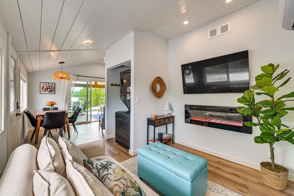 Couple’s Retreat w/ Water Access to Lake Champlain House in Addison County