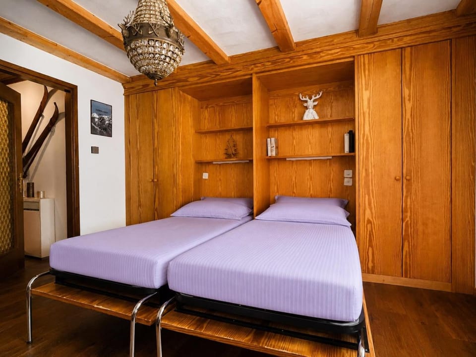 Bed, Living room, Decorative detail, Bedroom