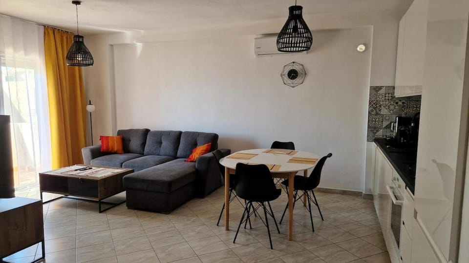 Cheerful Apartment Vlora with sea view Apartment in Vlorë