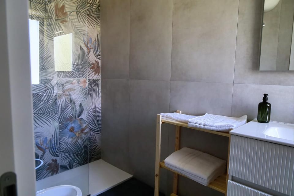Toilet, Bathroom, towels
