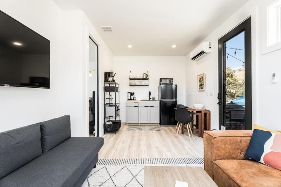 #StayinMyDistrict NEBoise HOTTUB Apartment in Boise