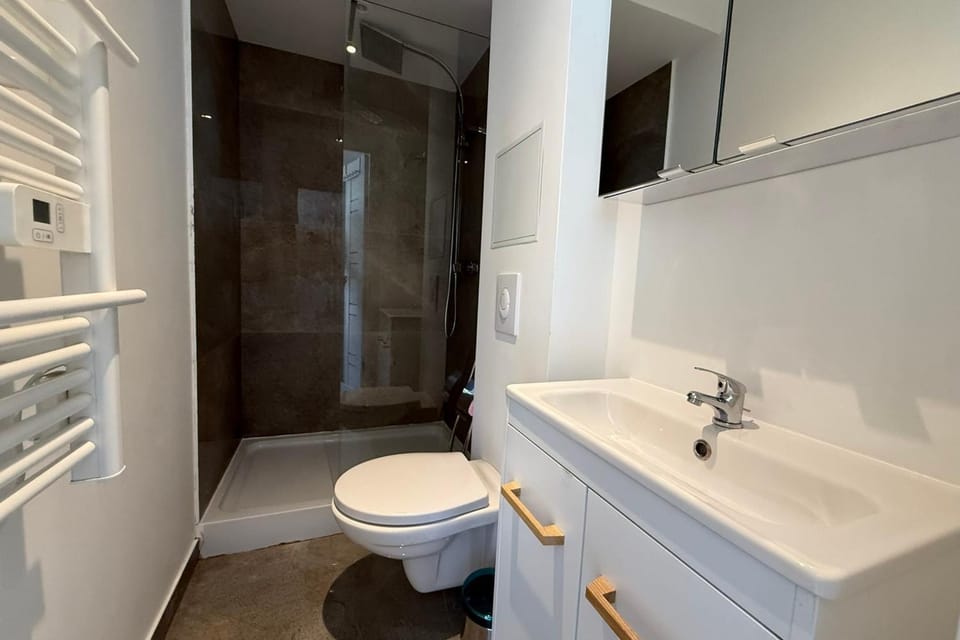 Studio 18m rénové RDC proche commerces & bus Apartment in Antibes