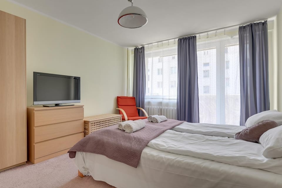 TV and multimedia, Photo of the whole room, Evening entertainment, Bedroom, towels