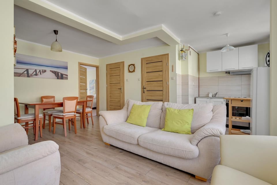 Kitchen or kitchenette, Living room, Seating area, Dining area
