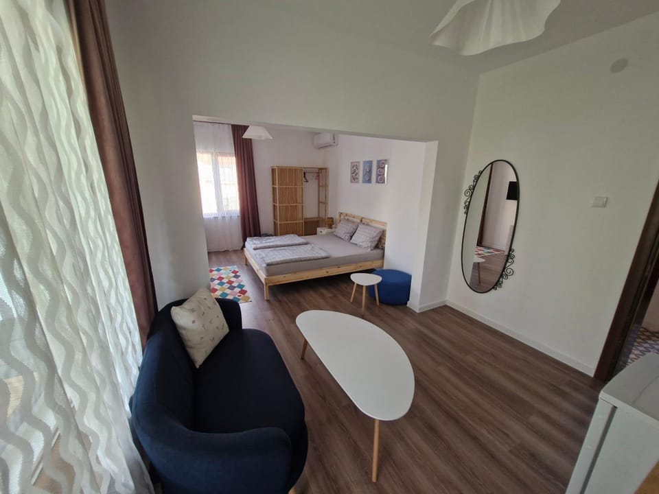 Communal lounge/ TV room, Bedroom, internet, wardrobe, air conditioner