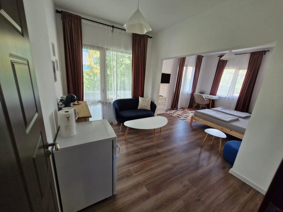Communal lounge/ TV room, Bedroom, internet, air conditioner