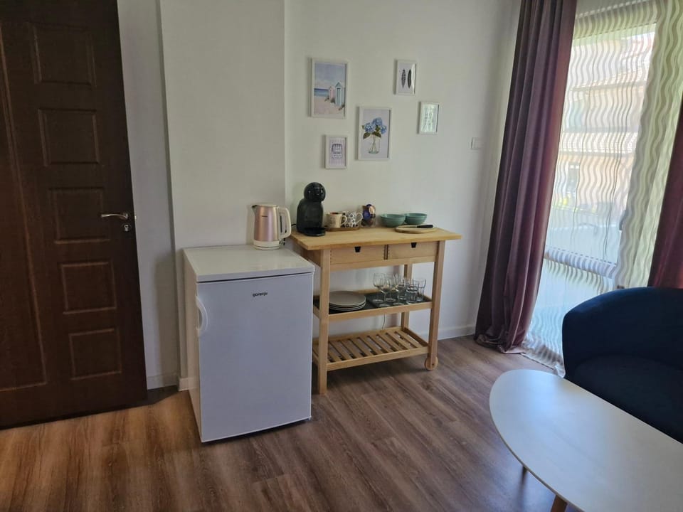 Communal lounge/ TV room, internet, kitchen