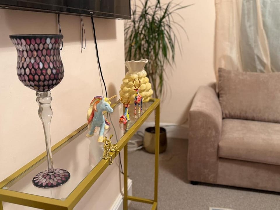 Spacious 2 Bed Apartment Walk to City Centre Apartment in Cardiff