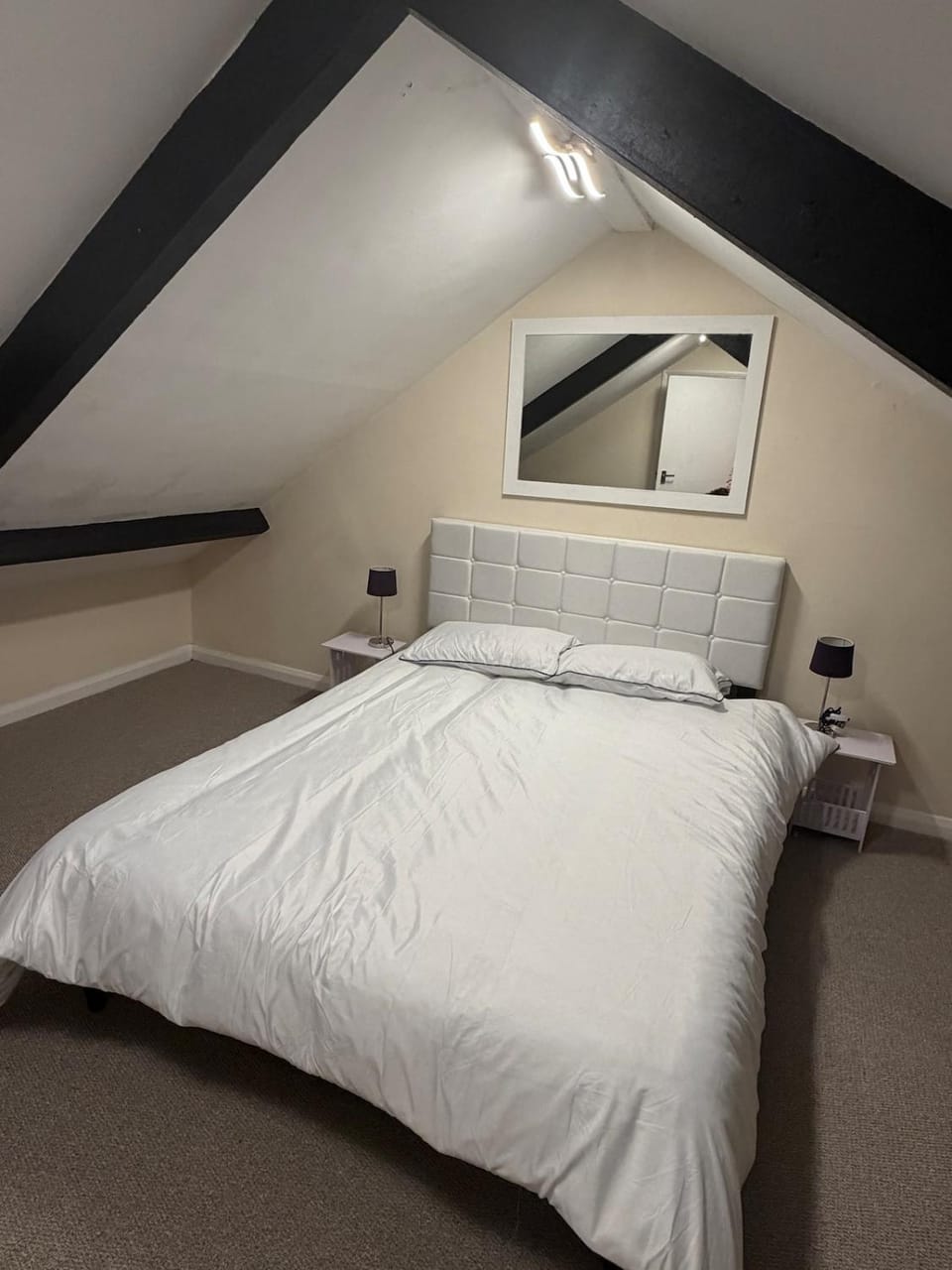 Spacious 2 Bed Apartment Walk to City Centre Apartment in Cardiff