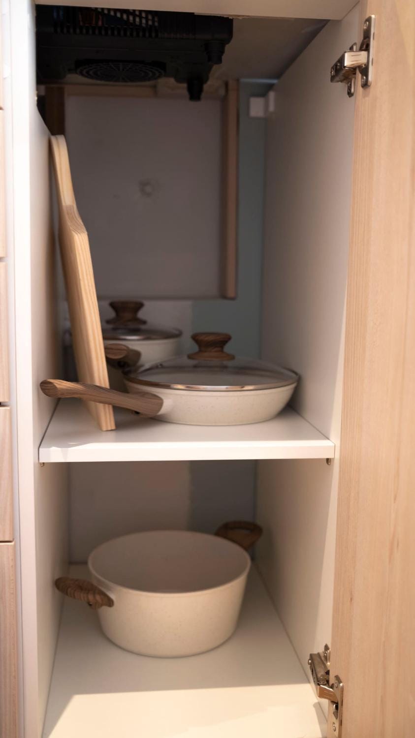 Coffee/tea facilities, Dining area, stove