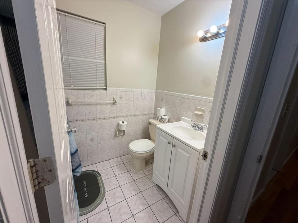Branch brook Park Elegant 3 bedroom by EWR Airport NYC Apartment in East Orange