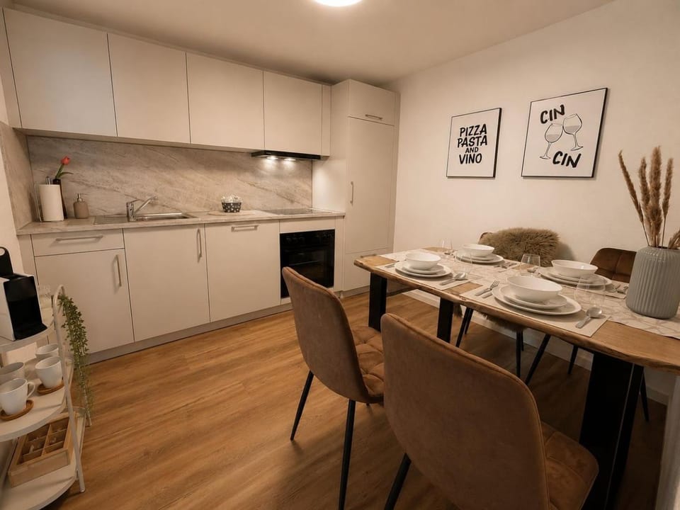 Kitchen or kitchenette, Dining area, dishwasher, oven, stove