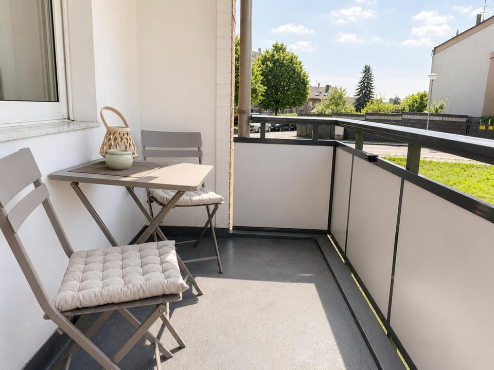 Property building, Communal lounge/ TV room, Neighbourhood, Garden, Garden, Balcony/Terrace, Balcony/Terrace, Decorative detail, Decorative detail, Seating area, Dining area, Garden view, Garden view, Area and facilities, Area and facilities