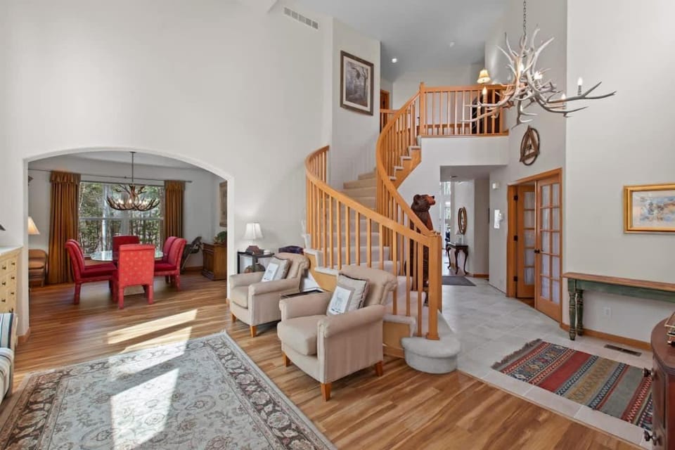 Hawkview Haven - AC, Sauna, Hot Tub, Game Room House in Silverthorne