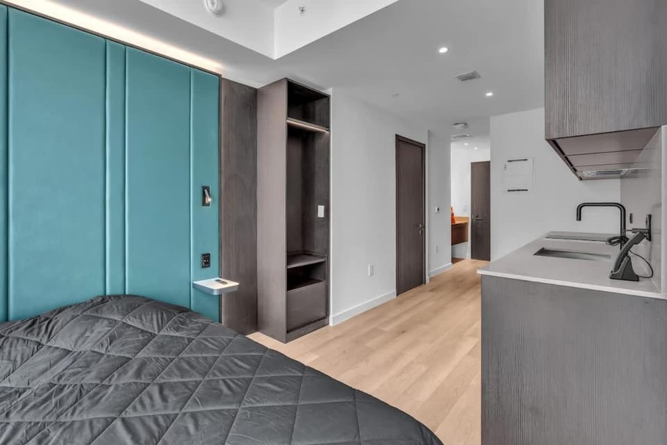 E11 Residences Studio Rooftop Pool & Free Valet House in Miami
