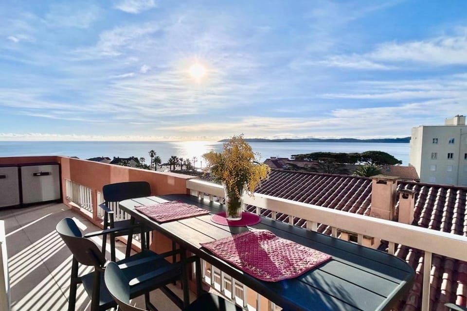 Appartement vue mer au cœur de St maxime Apartment in Sainte-Maxime