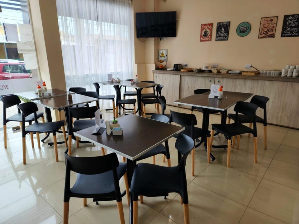Communal lounge/ TV room, Buffet breakfast