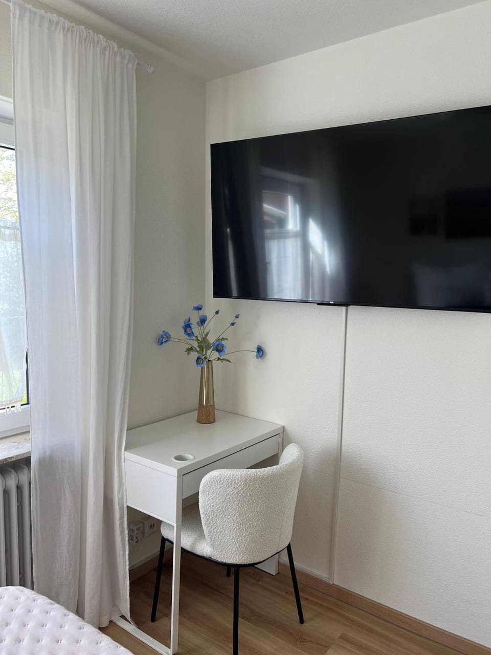 TV and multimedia, Photo of the whole room