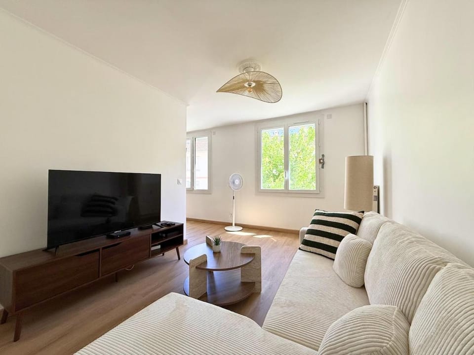 Lumineux T3 rénové, Tout à Pied, Proche Plage Apartment in Saint-Raphael