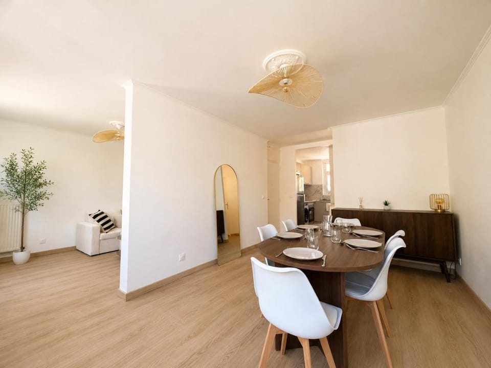 Lumineux T3 rénové, Tout à Pied, Proche Plage Apartment in Saint-Raphael