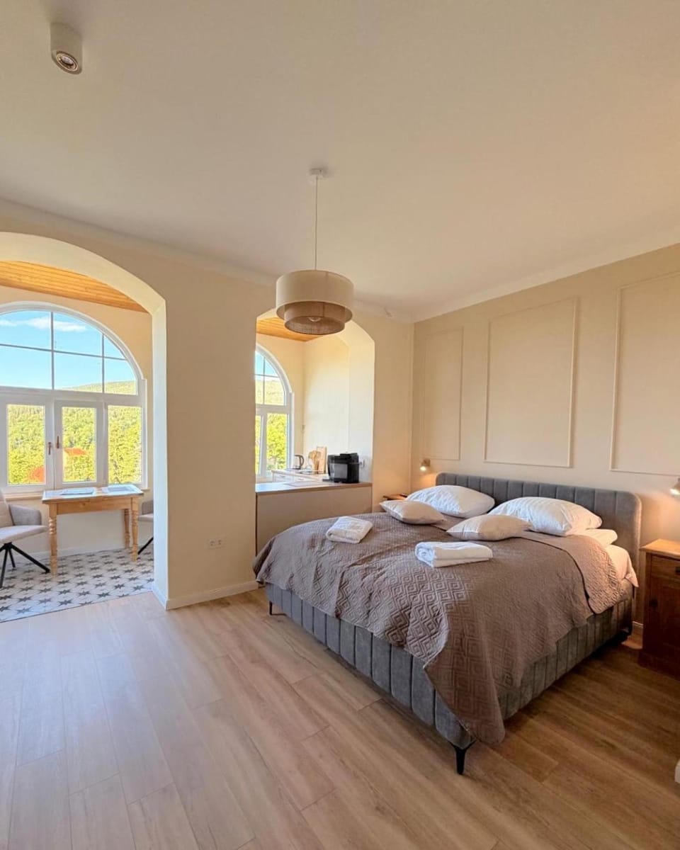 Bed, Mountain view