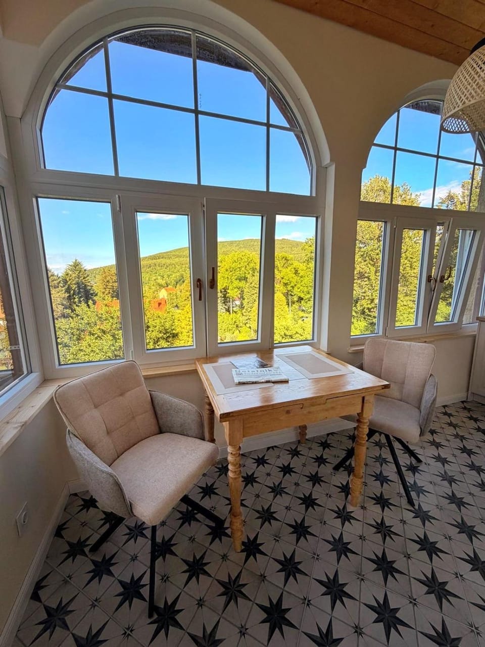 Dining area, Mountain view