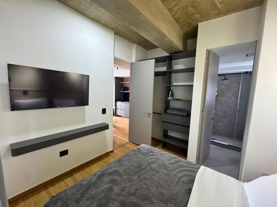 Bed, TV and multimedia, wardrobe