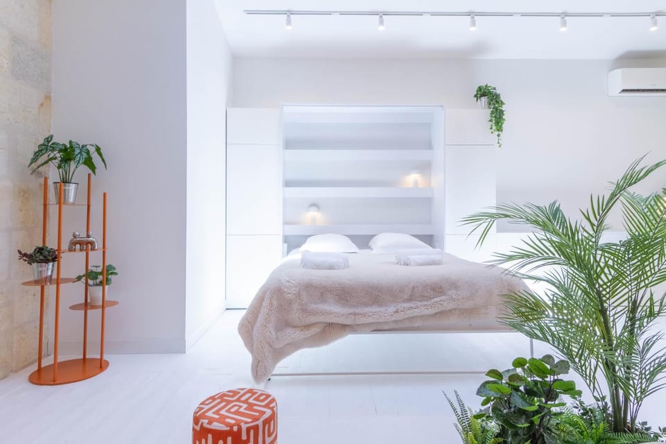 Bed, Bedroom, towels